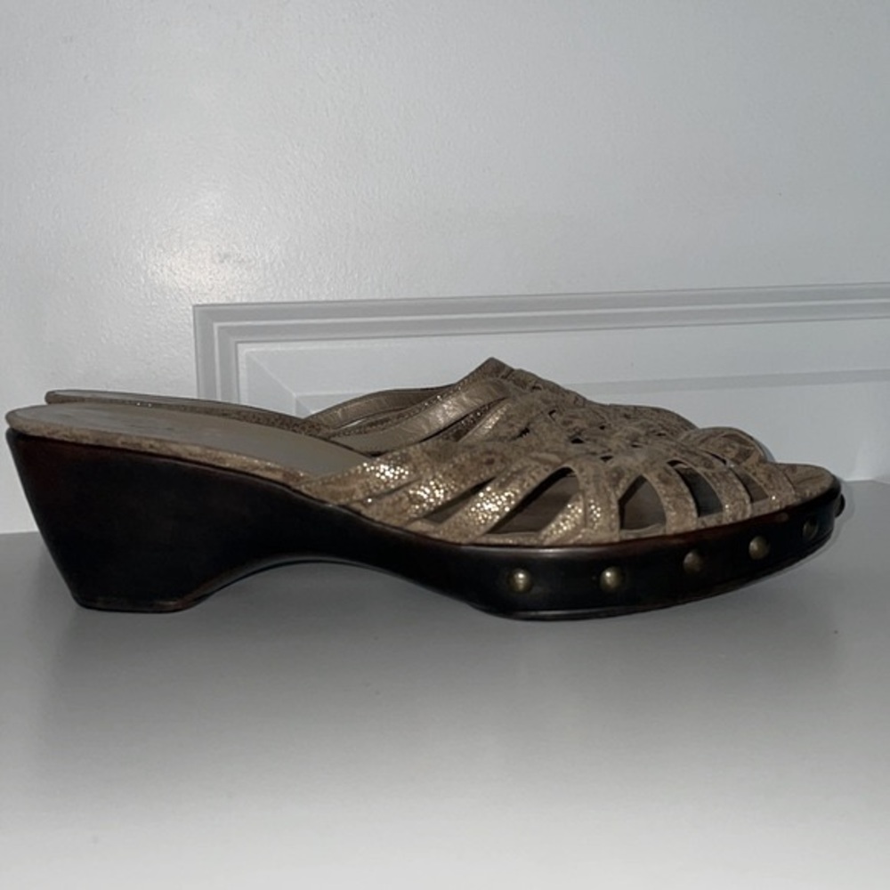 Stuart Weitzman Gold Strappy Slide Sandals size 8.5